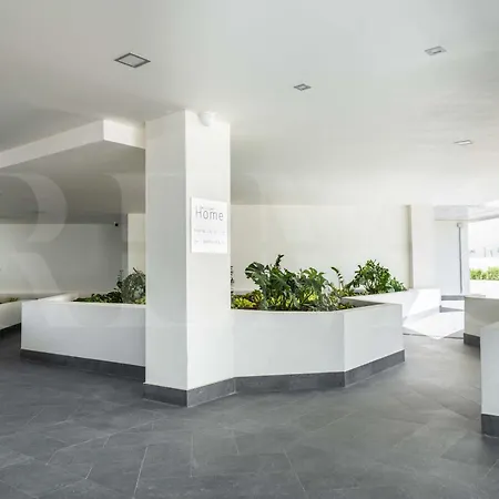 Apartment With Parking, Gym & Terrace By Rems