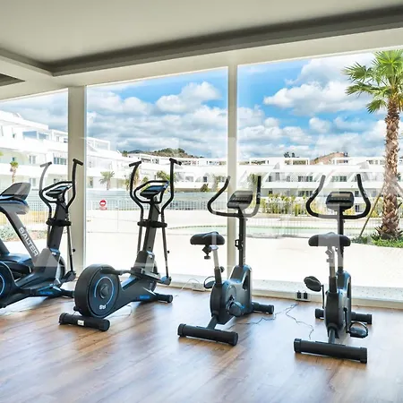 Apartment With Parking, Gym & Terrace By Rems *