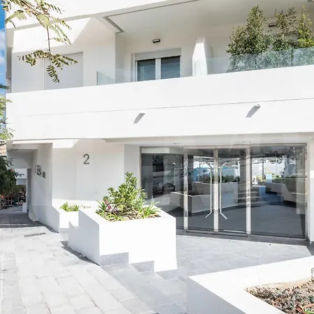 Apartment With Parking, Gym & Terrace By Rems