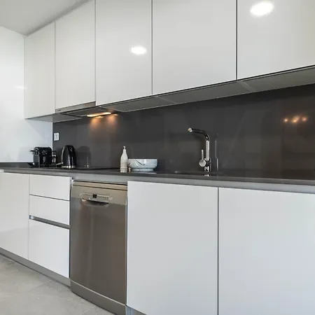 Apartment With Parking, Gym & Terrace By Rems