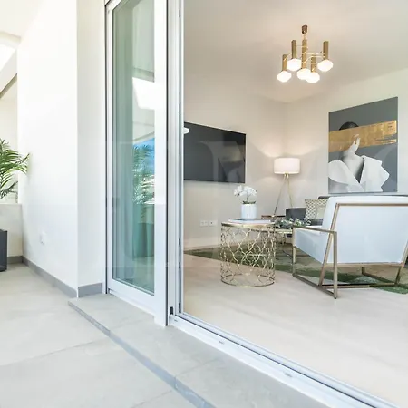Apartment With Parking, Gym & Terrace By Rems *